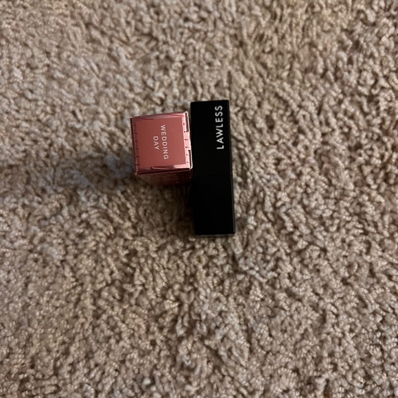 Lawless Satin Luxe Classic Cream lipstick - Picture 2 of 2